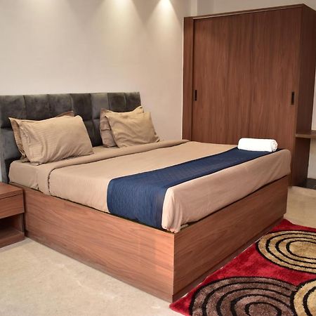 Qotel Hotel Signature Bnb-Ashok Vihar Nuova Delhi Esterno foto
