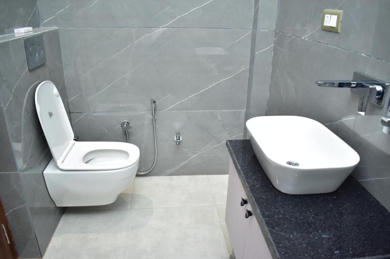 Qotel Hotel Signature Bnb-Ashok Vihar Nuova Delhi Esterno foto