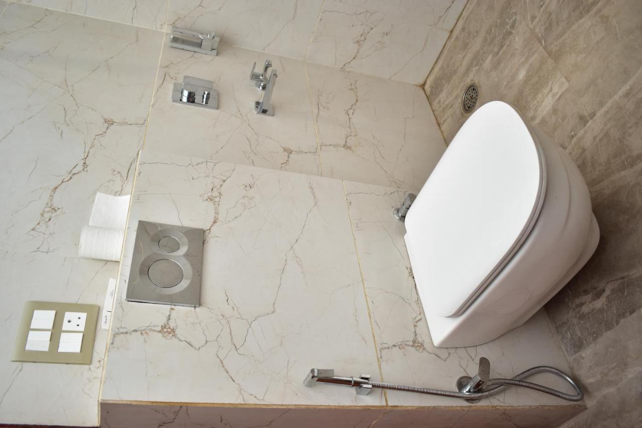 Qotel Hotel Signature Bnb-Ashok Vihar Nuova Delhi Esterno foto