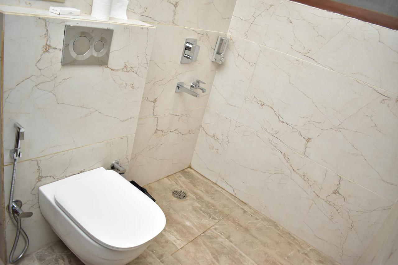 Qotel Hotel Signature Bnb-Ashok Vihar Nuova Delhi Esterno foto