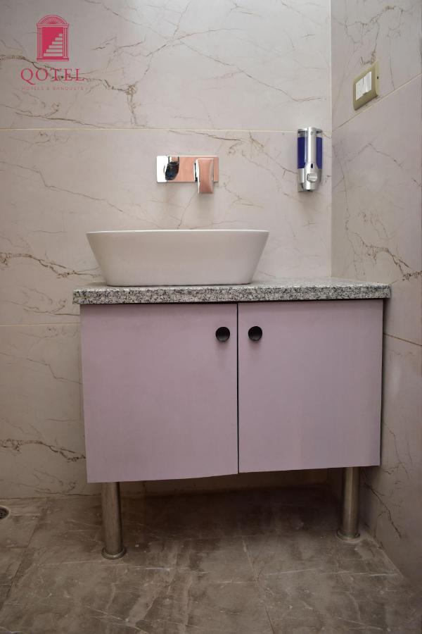 Qotel Hotel Signature Bnb-Ashok Vihar Nuova Delhi Esterno foto